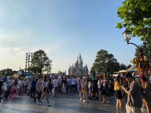 迪士尼首日交通时代财经照片北京环球度假区有开新园的优势